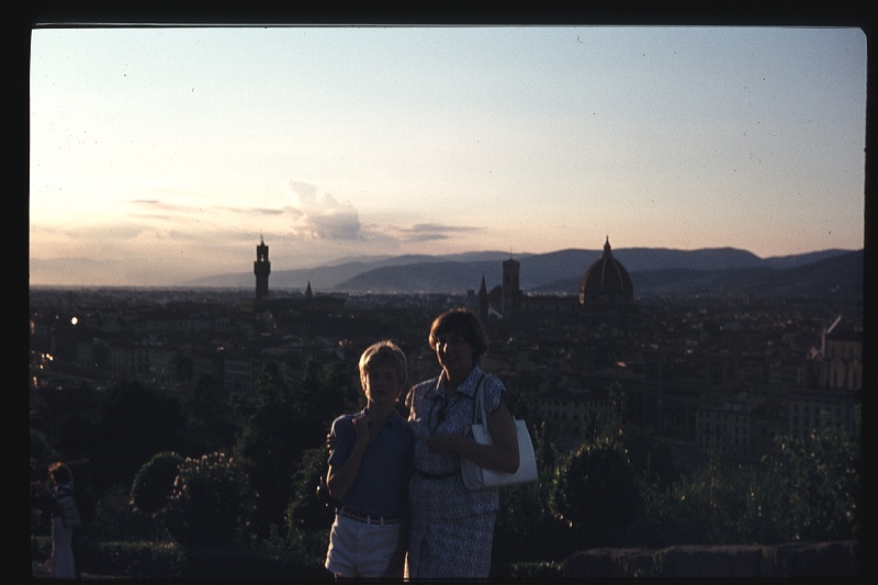 25.Florence jul 1977 Mama,Peter.JPG